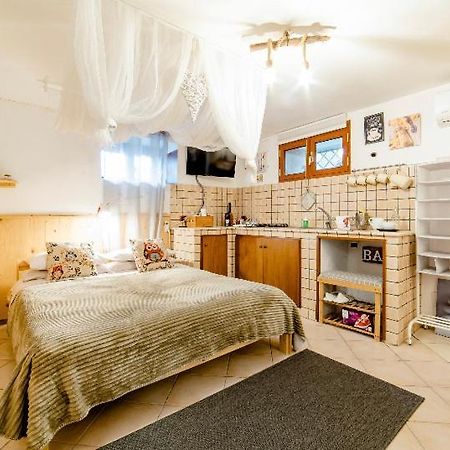 ナポリTabor 1 Garden & Parkingアパートメント エクステリア 写真