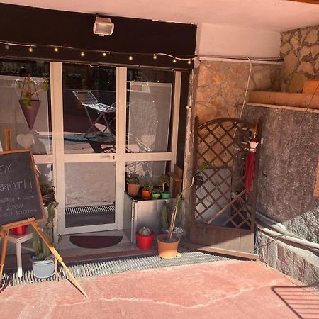 ナポリTabor 1 Garden & Parkingアパートメント エクステリア 写真