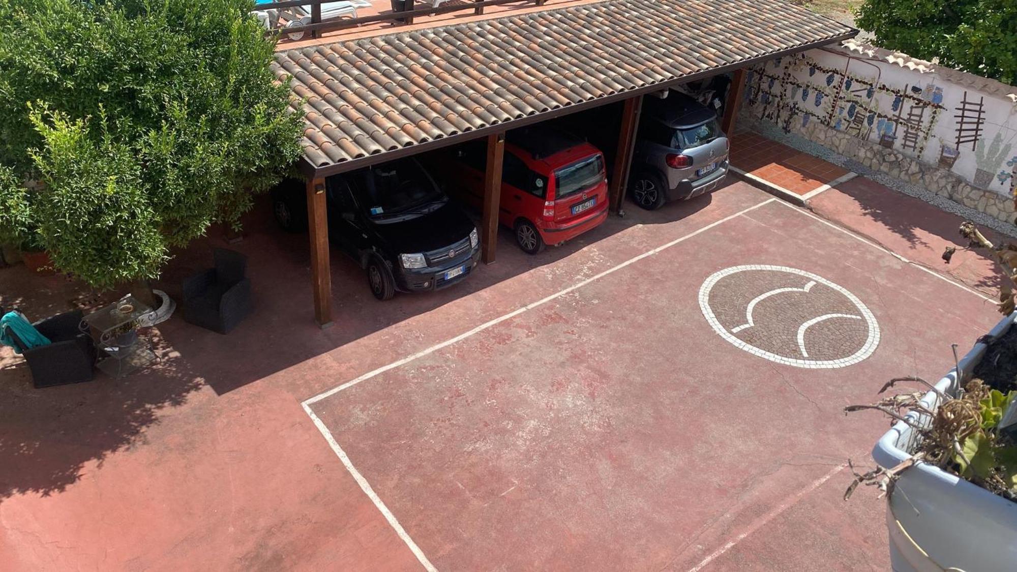 ナポリTabor 1 Garden & Parkingアパートメント エクステリア 写真